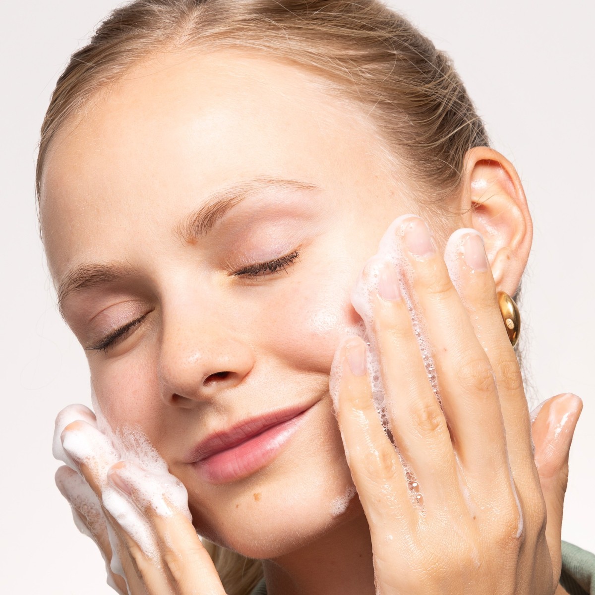 BHA Gel-To-Foam Cleanser For Oily Skin - 120ml - Benton | MiiN Cosmetics