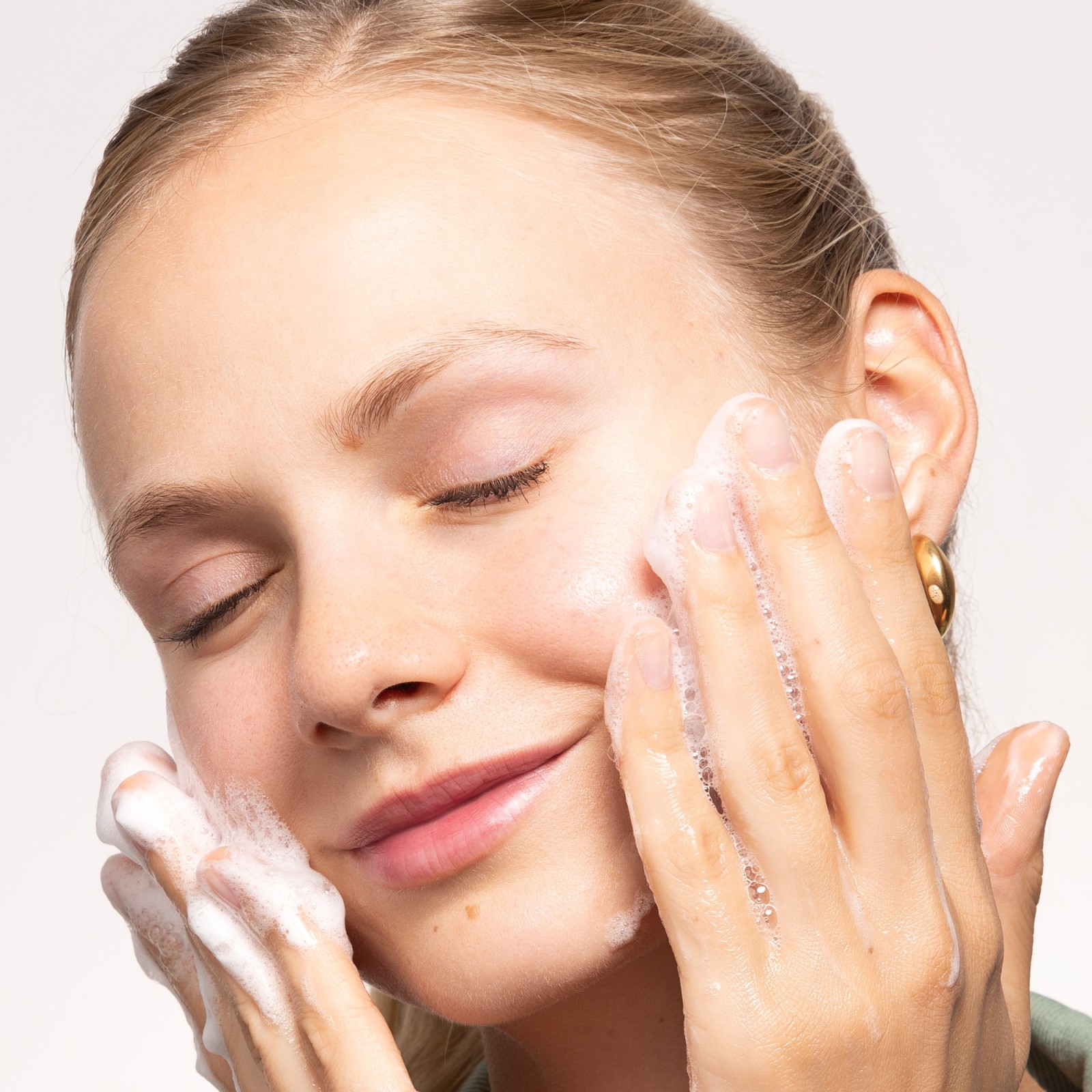 BHA Gel-To-Foam Cleanser For Oily Skin - 120ml - Benton | MiiN Cosmetics