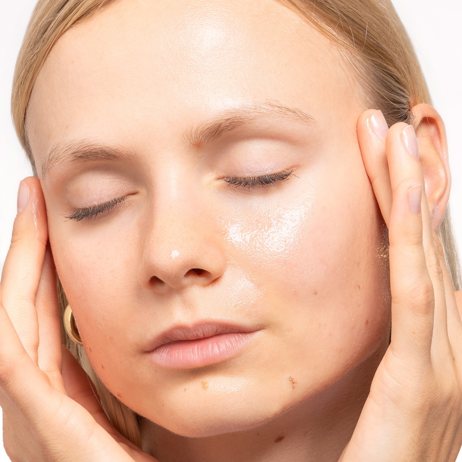 Gentle Black Fresh Cleansing Oil - Klairs | MiiN Cosmetics