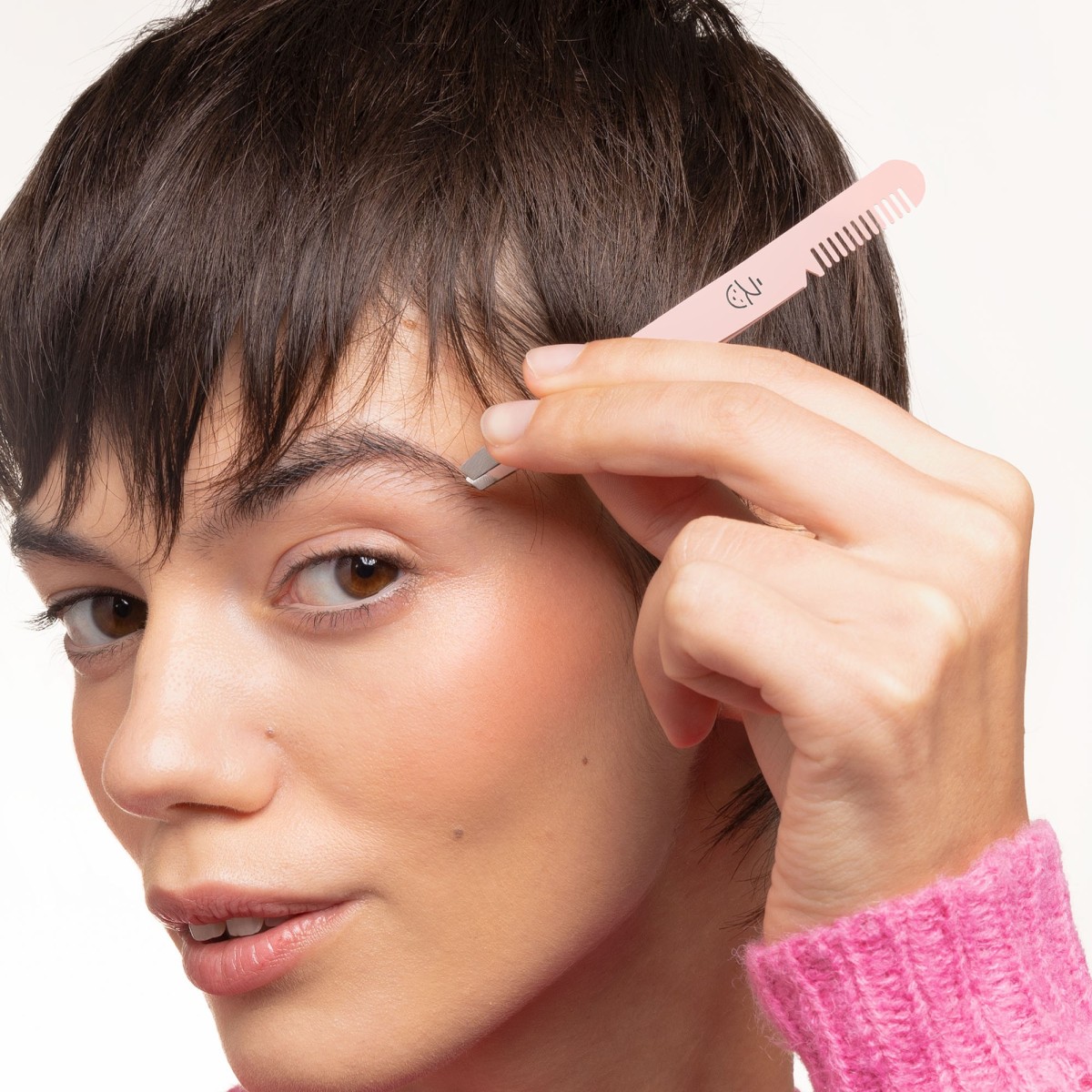Precision eyebrow tweezers with comb|MiiN cosmetics